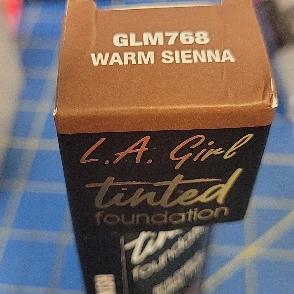L.A. Girl Tinted Foundation 30ml New In Box GLM768 Warm Sienna